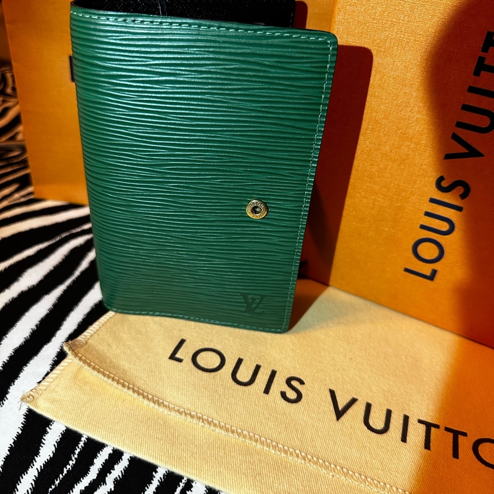 Louis Vuitton ❤️ Green Epi Leather Small Ring Agenda Cover~ Pre ❤️Loved - Picture 6 of 16